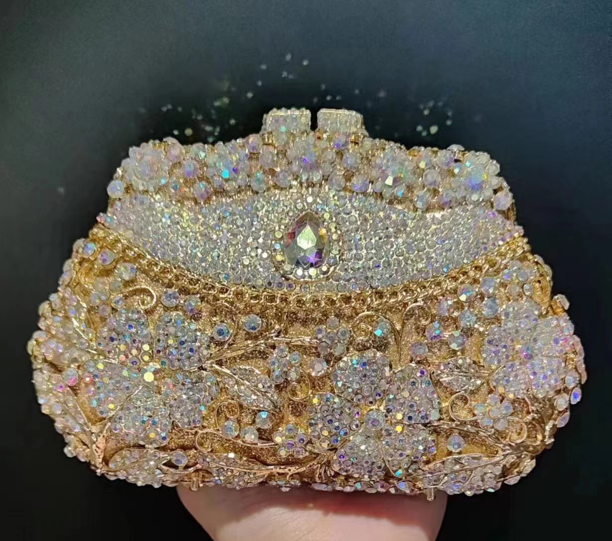 Gold Metal Flower Diamond Even - Wedding Vendor ulasan dan harga