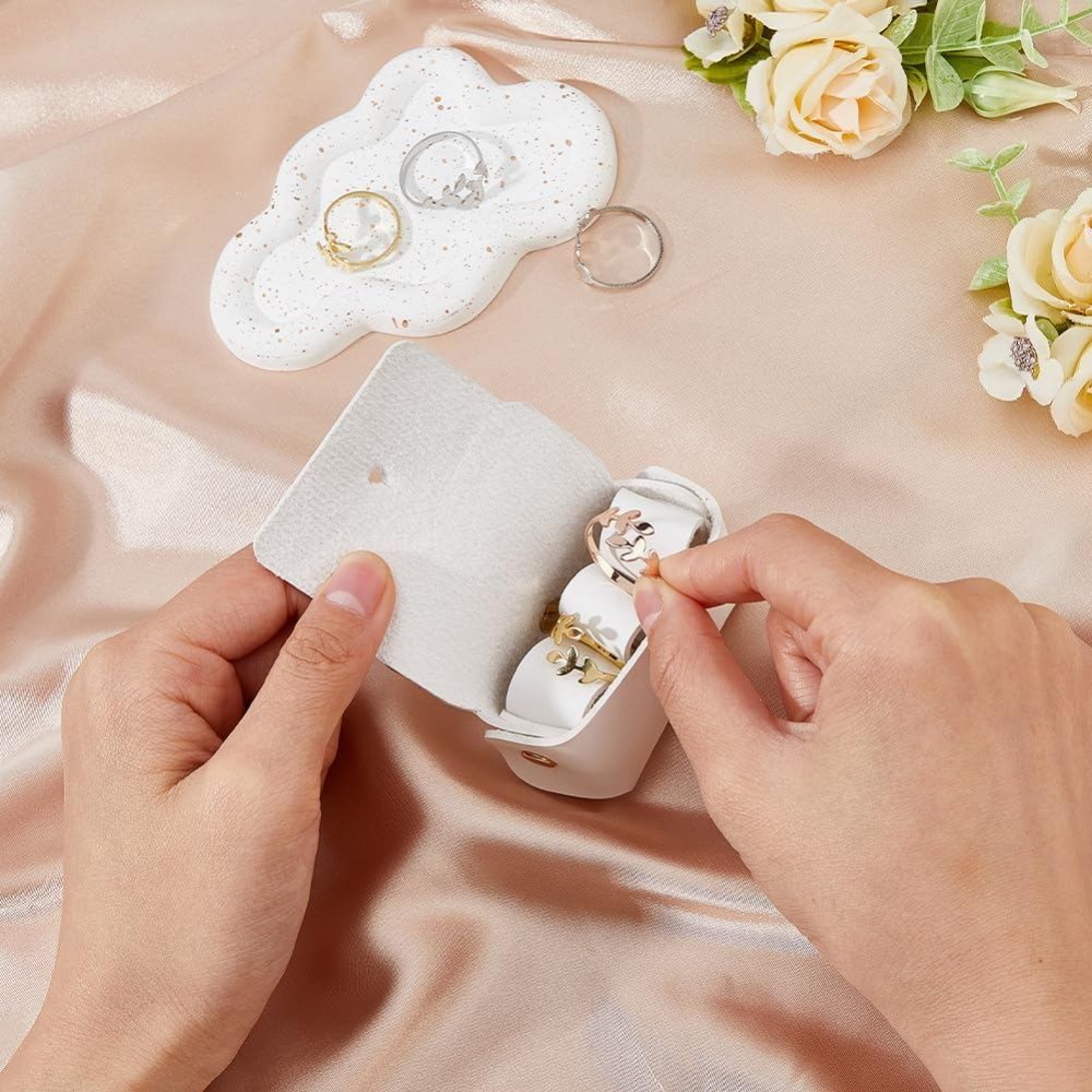 White Dog Ring Bearer Holder L - Wedding Supply.Box ulasan dan harga